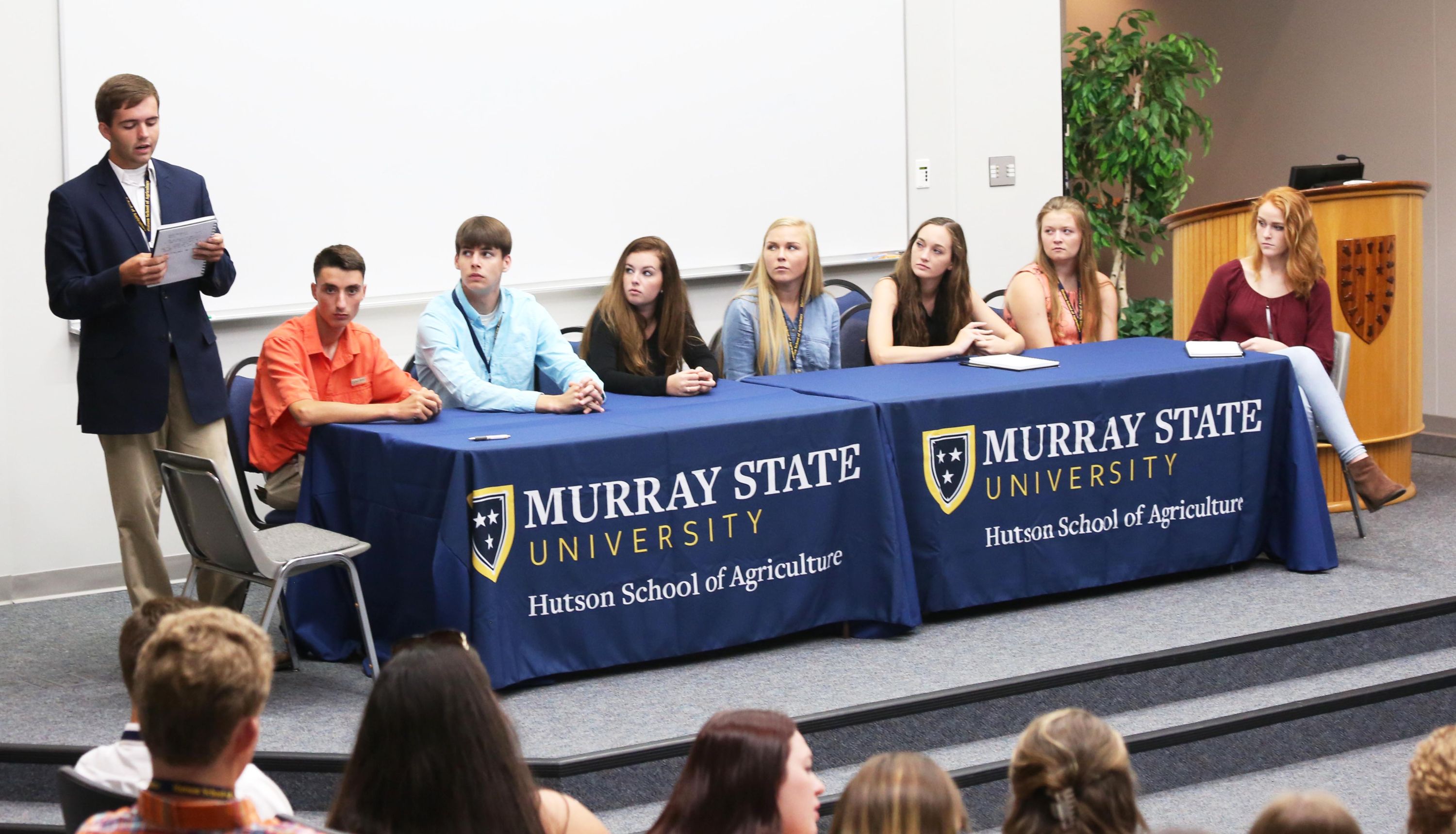 Murray State IFAL students participate in discussion meet. Murray State IFAL students participate in discussion meet.